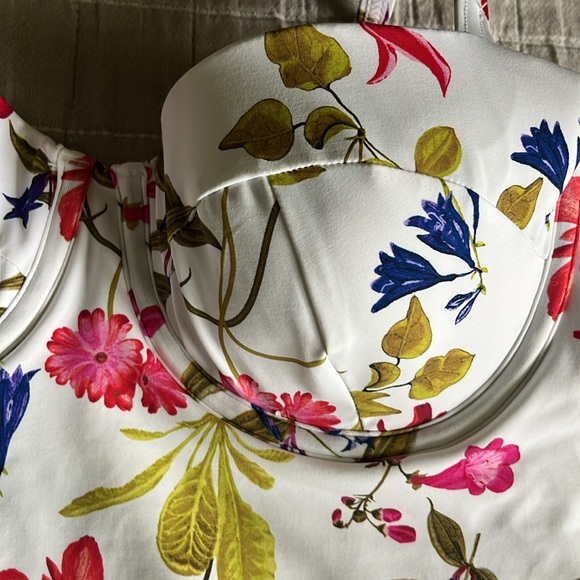 Beautiful white floral NWT balconette swimsuit, Lands’ End, Size 4, underwire - Picture 4 of 6
